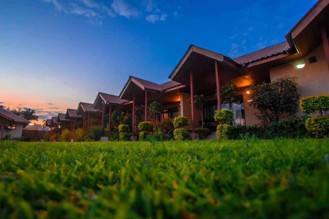 Shakespeare Court Serviced Apartments Лусака Экстерьер фото